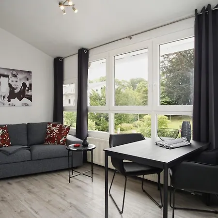 Im Zentrum Gelegene 2-raum-wohnung Mit Balkon - Haus Rugier 04