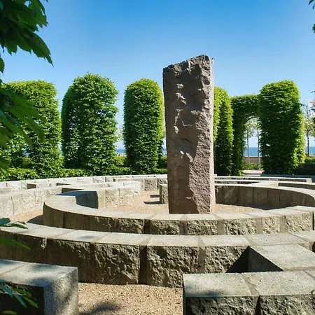 Im Zentrum Gelegene 2-raum-wohnung Mit Balkon - Haus Rugier 04 *