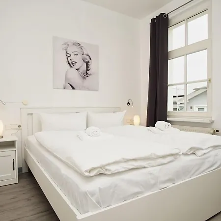 Im Zentrum Gelegene 2-raum-wohnung Mit Balkon - Haus Rugier 04 *