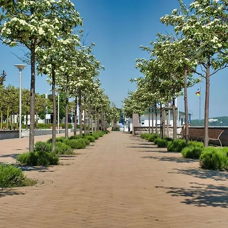 Im Zentrum Gelegene 2-raum-wohnung Mit Balkon - Haus Rugier 04 Appartement Goehren (Ruegen)