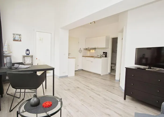 شقة Im Zentrum Gelegene 2-raum-wohnung Mit Balkon - Haus Rugier 04