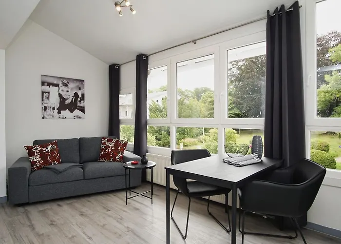 Im Zentrum Gelegene 2-raum-wohnung Mit Balkon - Haus Rugier 04