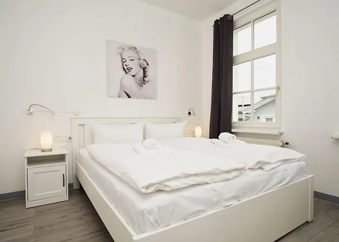 Im Zentrum Gelegene 2-raum-wohnung Mit Balkon - Haus Rugier 04 *
