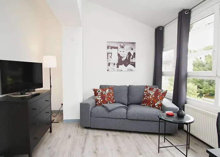 Im Zentrum Gelegene 2-raum-wohnung Mit Balkon - Haus Rugier 04 * غورين